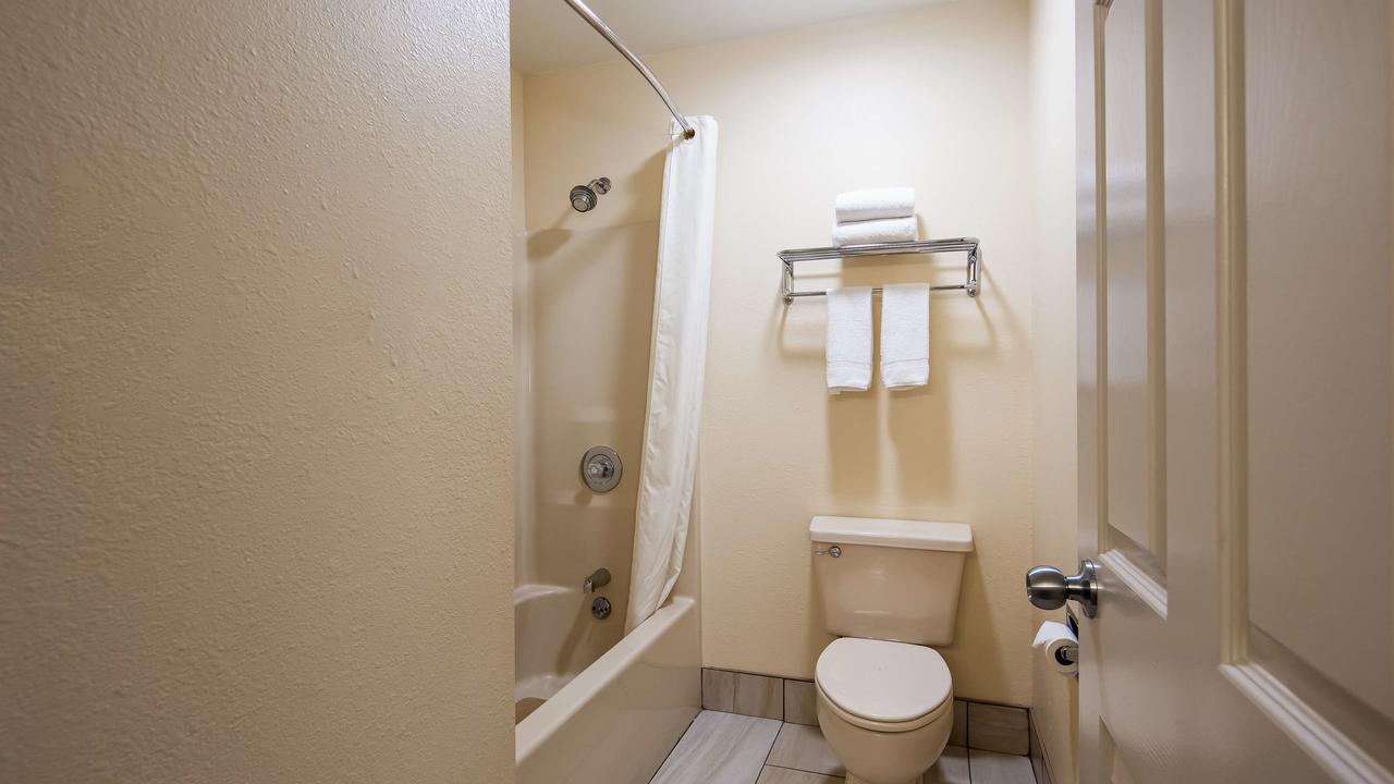 Best Western Parkside Inn - thumb 24