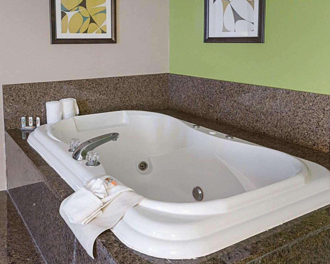 Quality Suites Sulphur - thumb 7