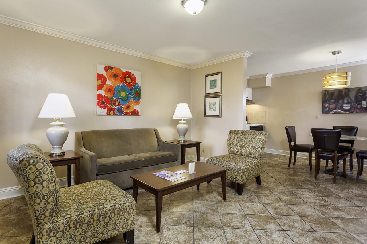 French Quarter Suites Hotel - thumb 16