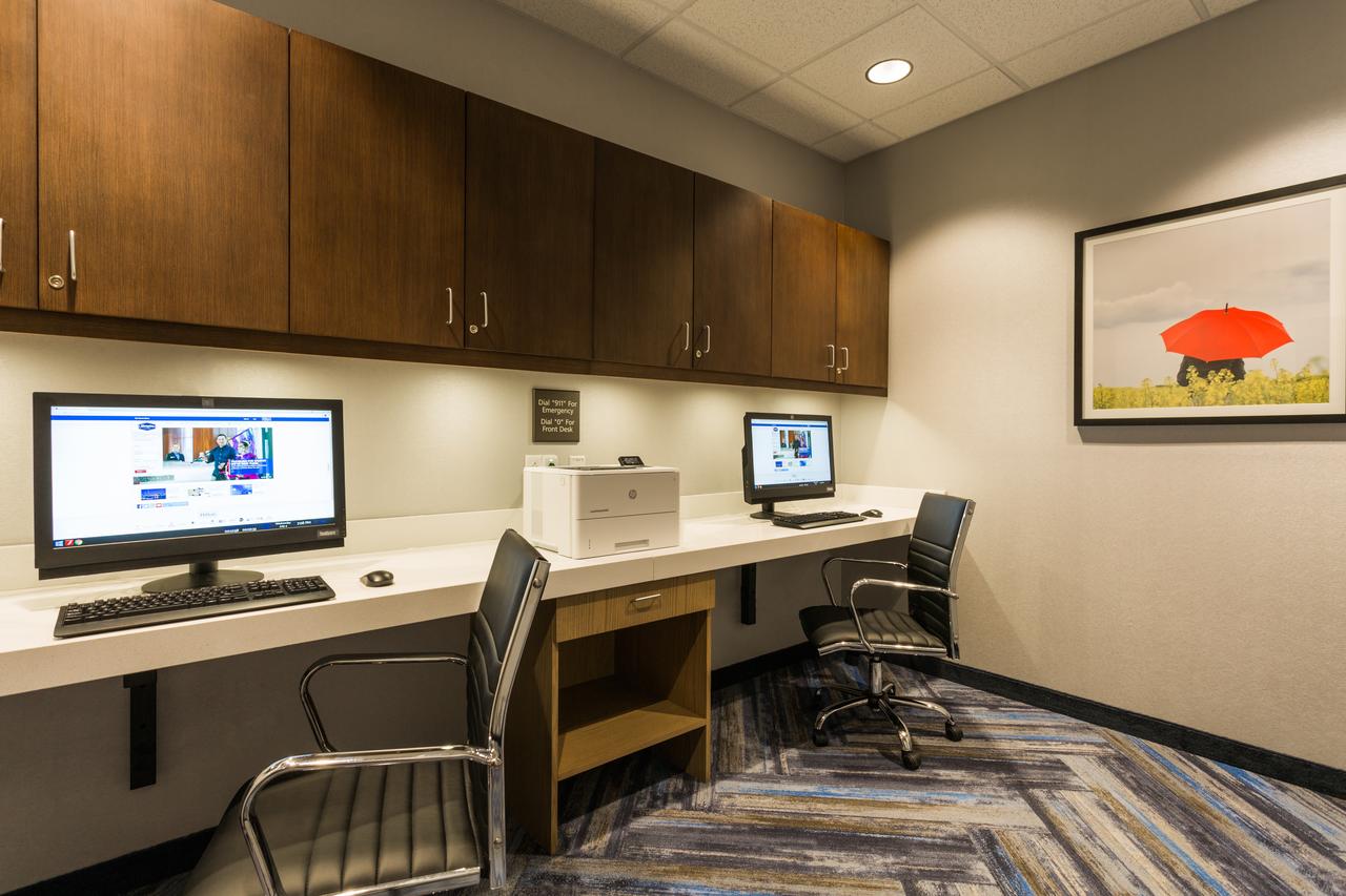 Hampton Inn Cumberland - thumb 16