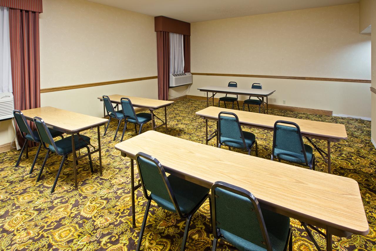 Country Inn & Suites By Radisson, Saginaw, MI - thumb 31