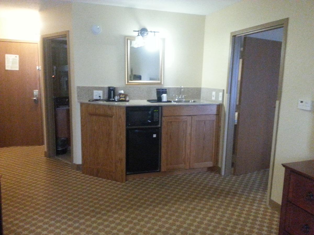 Country Inn & Suites By Radisson, Saginaw, MI - thumb 9