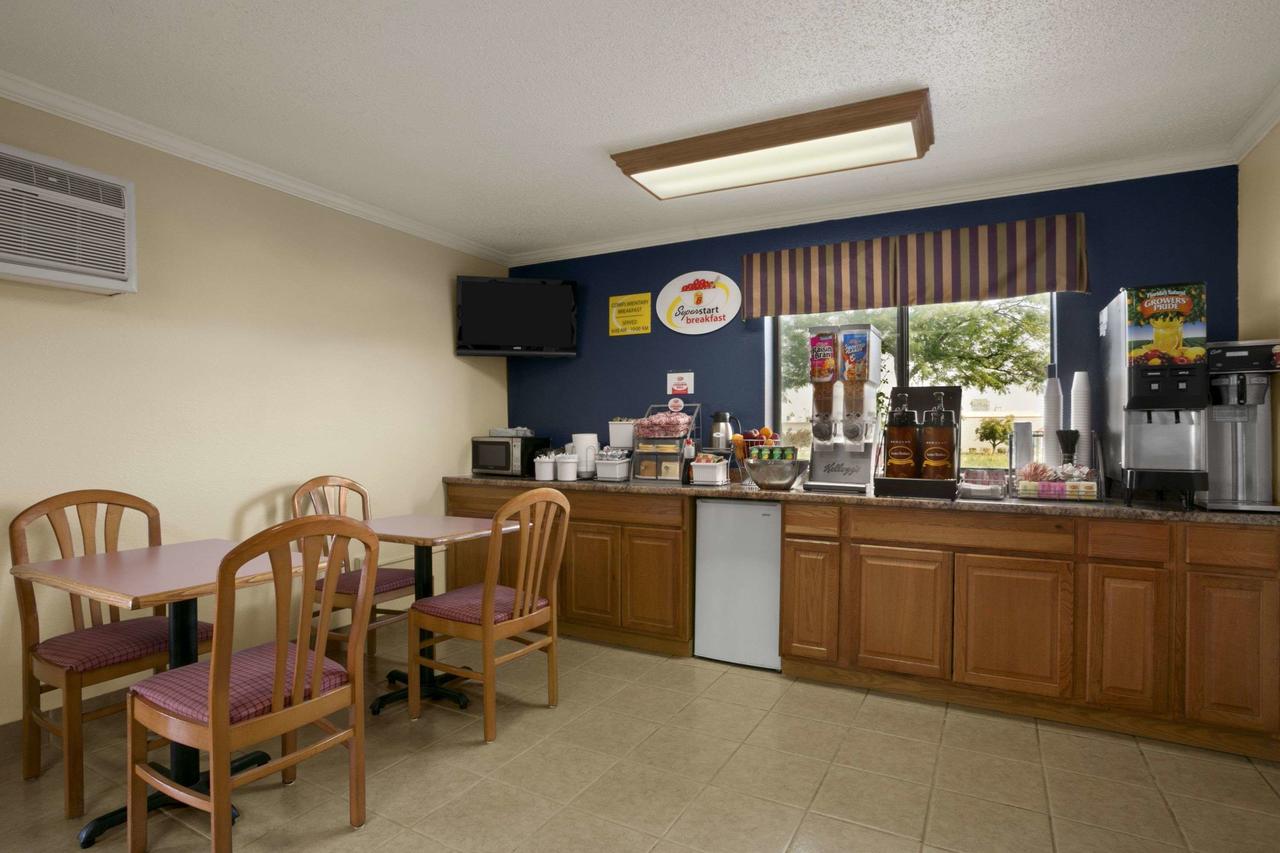 Super 8 By Wyndham Saginaw - thumb 41