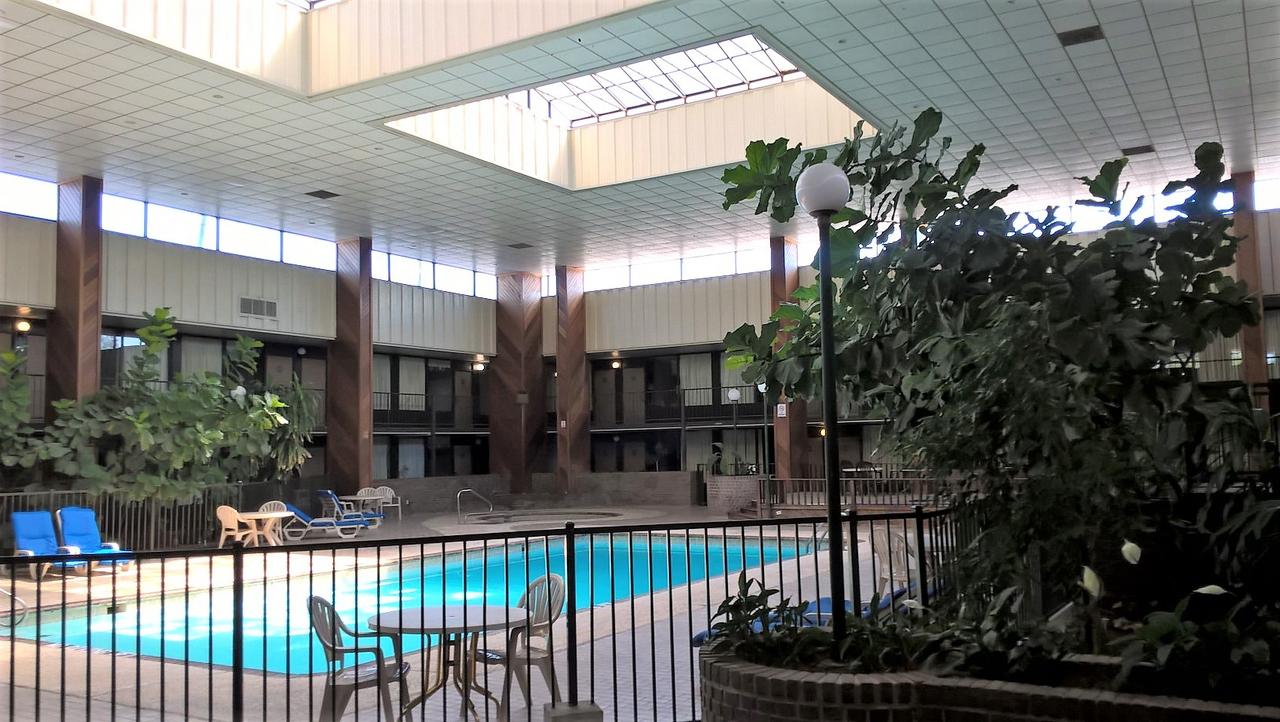 Diamondhead Inn & Suites - thumb 20