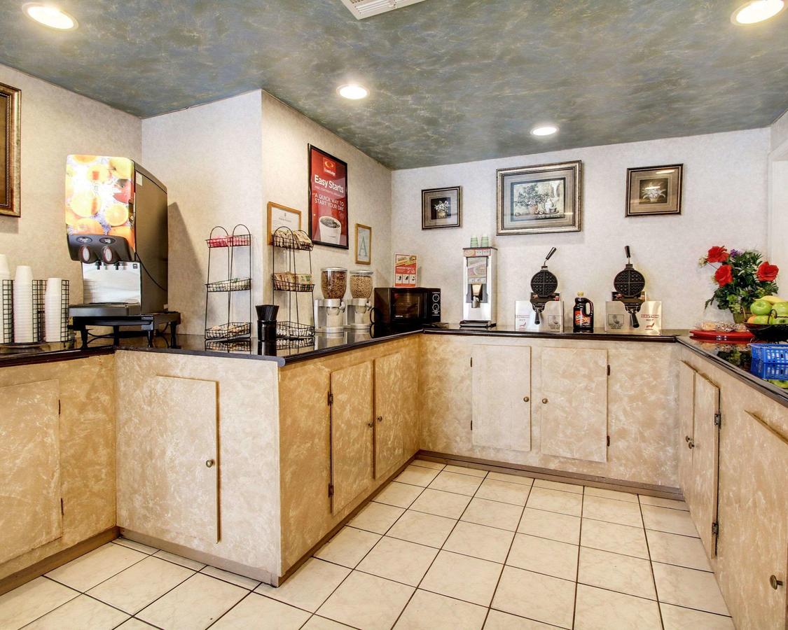 Econolodge Inn & Suites - thumb 10