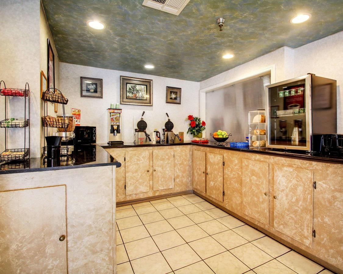 Econolodge Inn & Suites - thumb 21