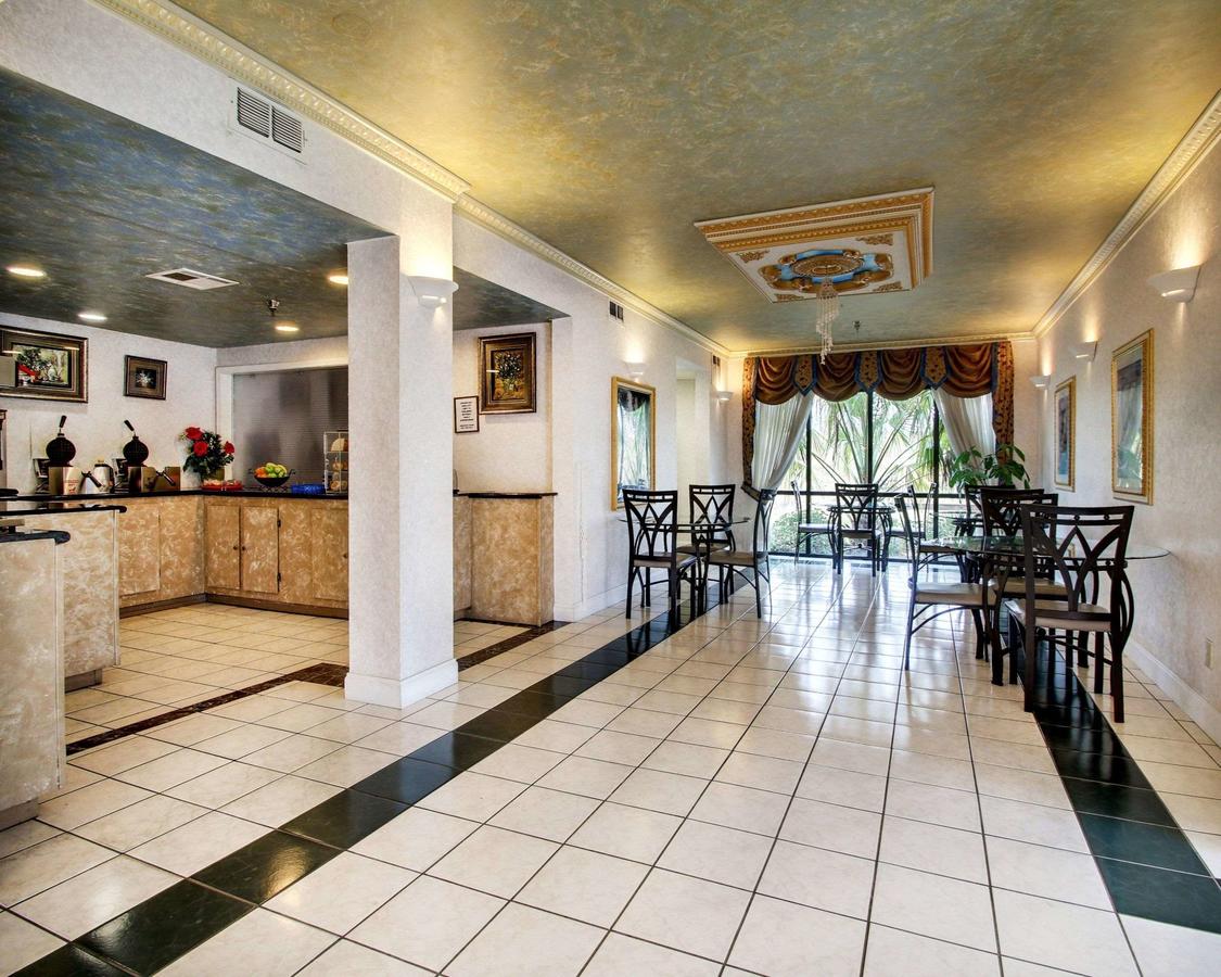 Econolodge Inn & Suites - thumb 13