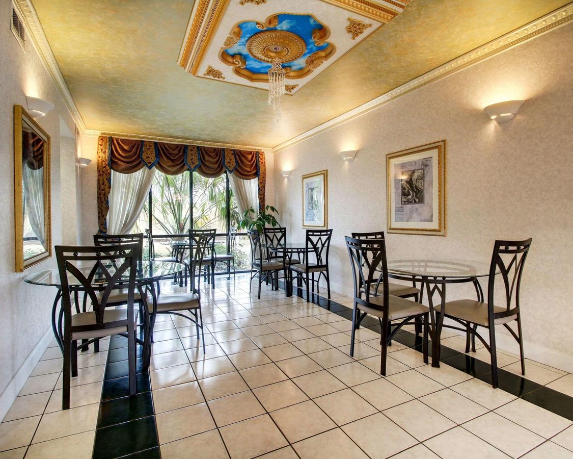 Econolodge Inn & Suites - thumb 16