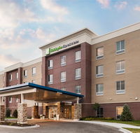 Holiday Inn Express  Suites St. Louis - Chesterfield - Orlando Tourists