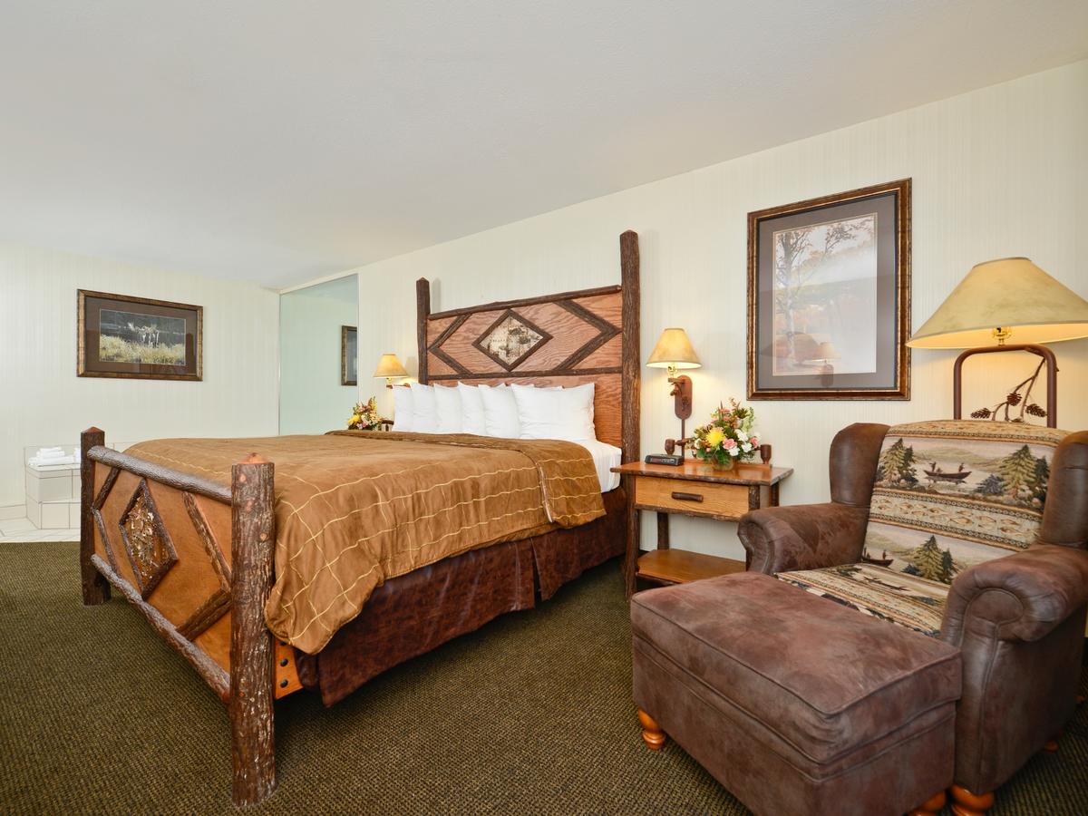 Clubhouse Inn - thumb 2