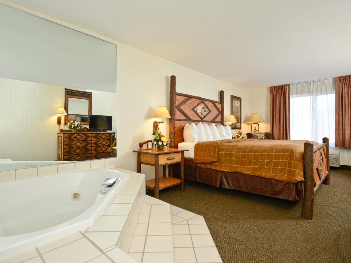Clubhouse Inn - thumb 6