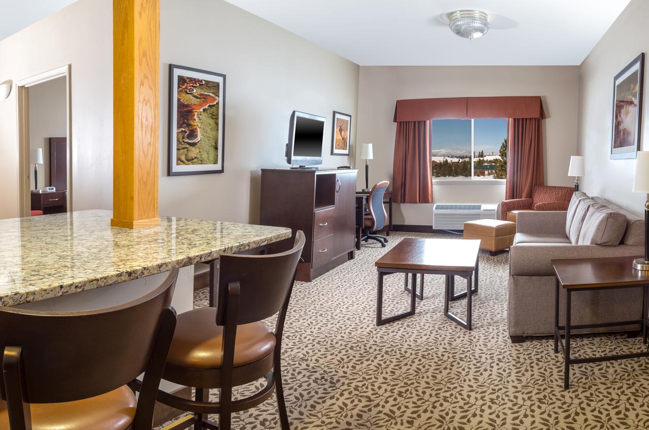 Gray Wolf Inn & Suites - thumb 30