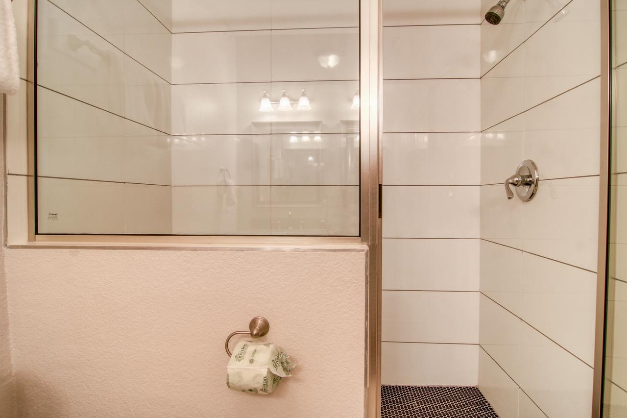 Heaven On Eleven Mc8 Condo - thumb 16