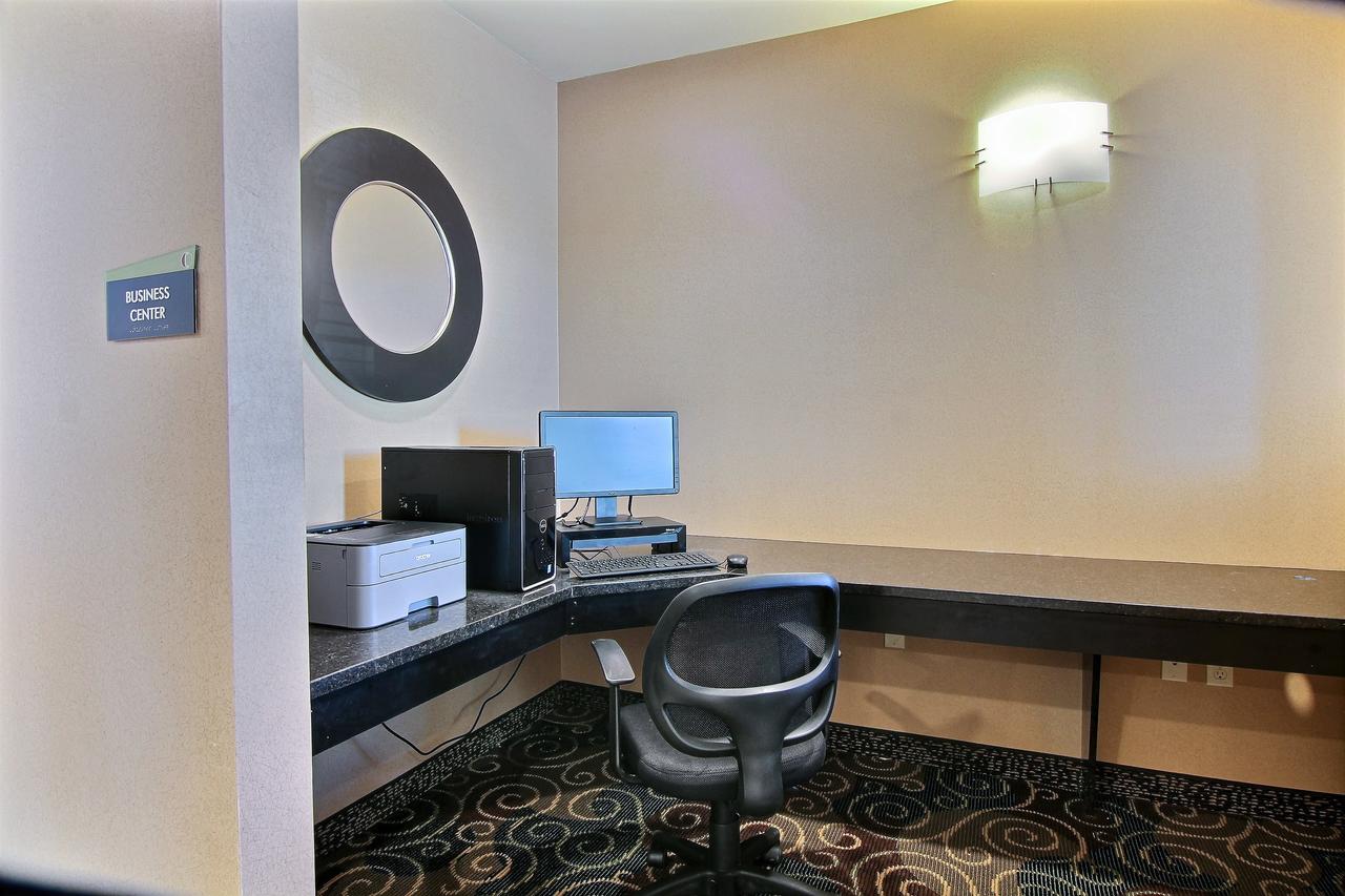 Cobblestone Hotel & Suites - McCook - thumb 42