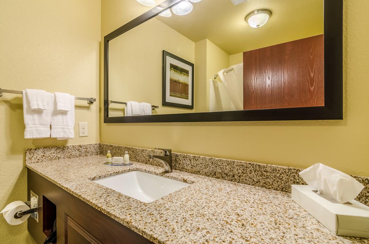 Cobblestone Hotel & Suites - McCook - thumb 15