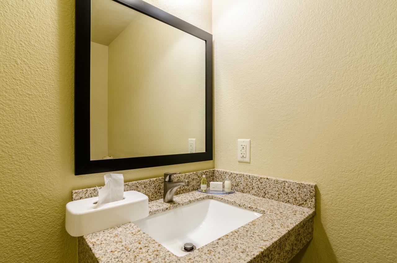 Cobblestone Hotel & Suites - McCook - thumb 22