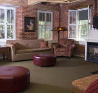 Common Man Inn  Restaurant Claremont - Orlando Tourists