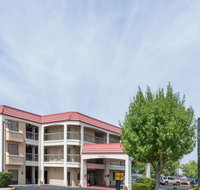 Super 8 by Wyndham Albuquerque Airport - Orlando Tourists