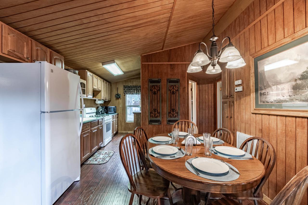 Wild Horse Retreat, 2 Bedrooms, Fireplace, WiFi, Hot Tub, Sleeps 6 - thumb 5