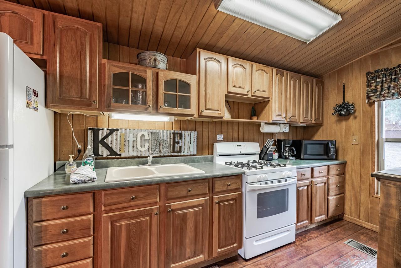 Wild Horse Retreat, 2 Bedrooms, Fireplace, WiFi, Hot Tub, Sleeps 6 - thumb 7