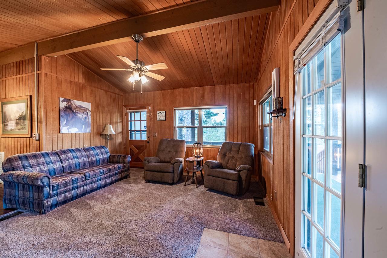 Wild Horse Retreat, 2 Bedrooms, Fireplace, WiFi, Hot Tub, Sleeps 6 - thumb 3