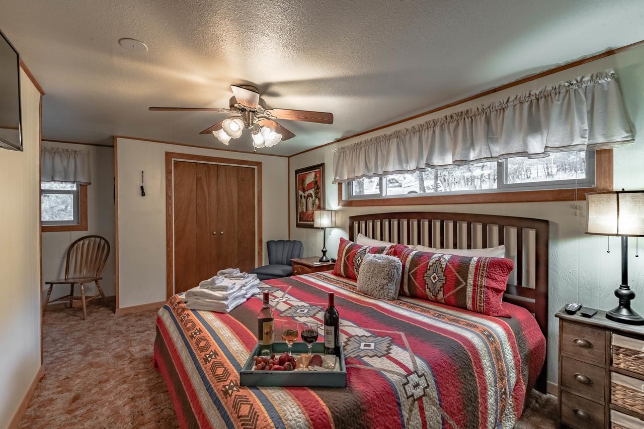 Wild Horse Retreat, 2 Bedrooms, Fireplace, WiFi, Hot Tub, Sleeps 6 - thumb 10
