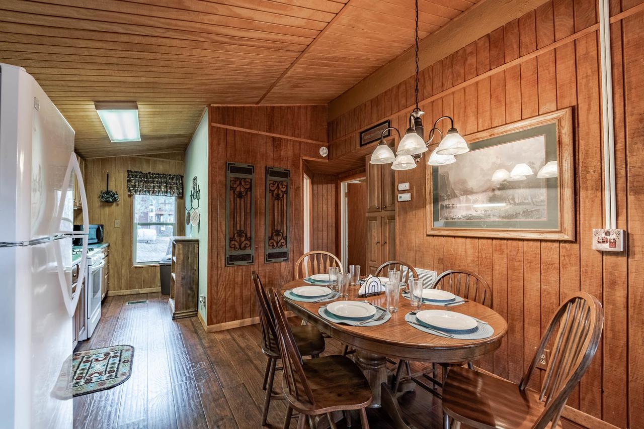 Wild Horse Retreat, 2 Bedrooms, Fireplace, WiFi, Hot Tub, Sleeps 6 - thumb 4
