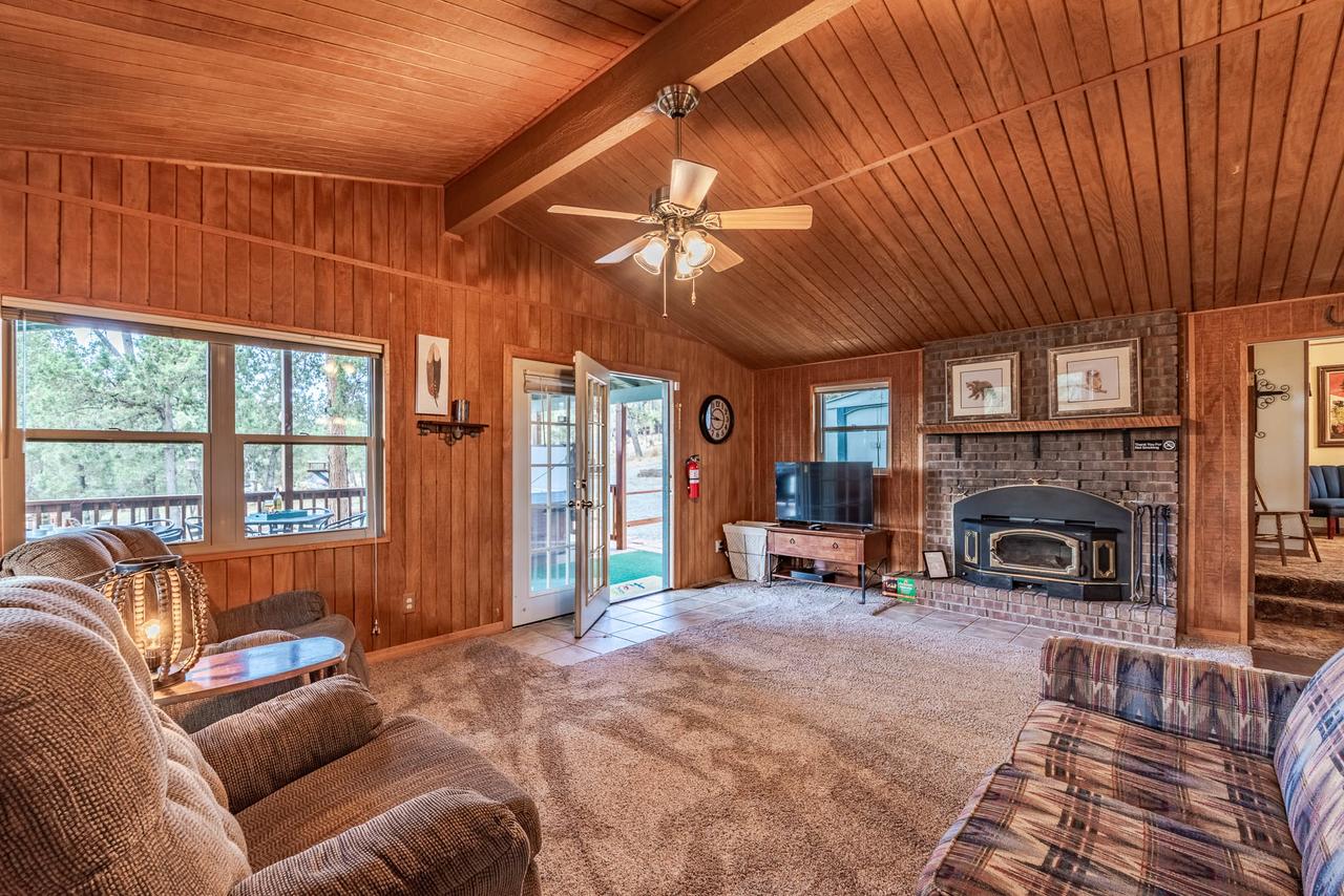 Wild Horse Retreat, 2 Bedrooms, Fireplace, WiFi, Hot Tub, Sleeps 6 - thumb 1