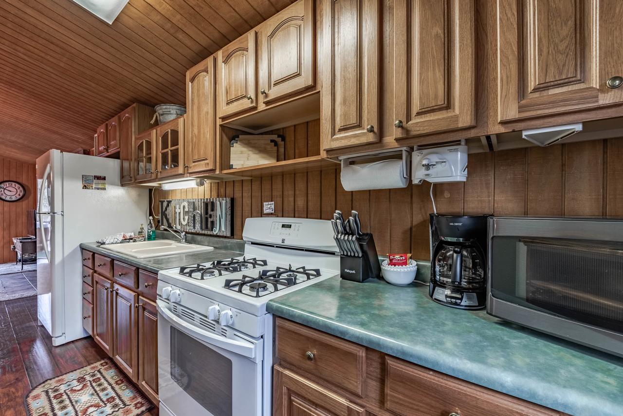 Wild Horse Retreat, 2 Bedrooms, Fireplace, WiFi, Hot Tub, Sleeps 6 - thumb 8