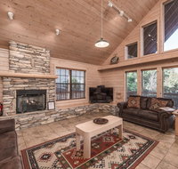 Wine N Pines 2 Bedrooms Sleeps 6 Hot Tub Fireplace Flat Panel TV - Orlando Tourists