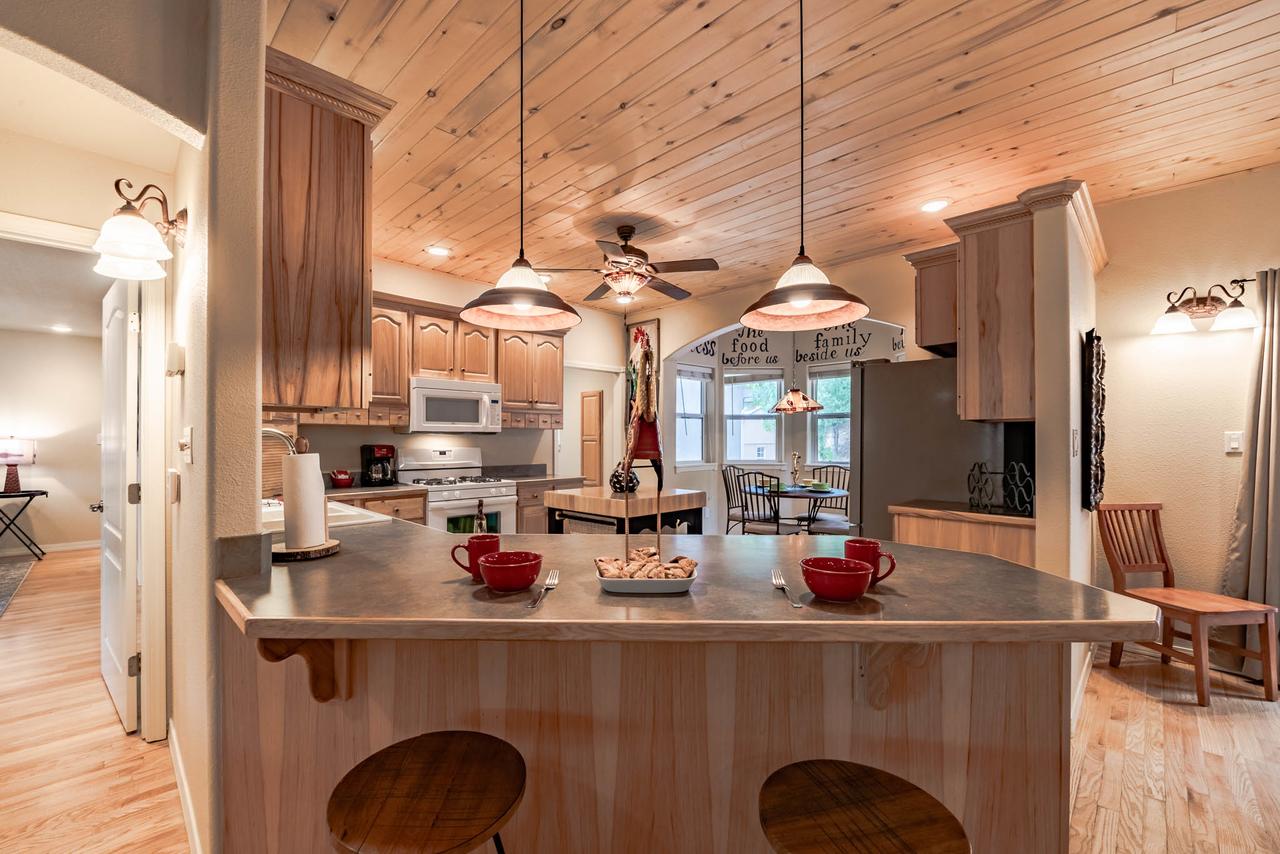 Little Creek Retreat, 4 Bedrooms, Hot Tub, Pet Friendly, Sleeps 10 - thumb 6