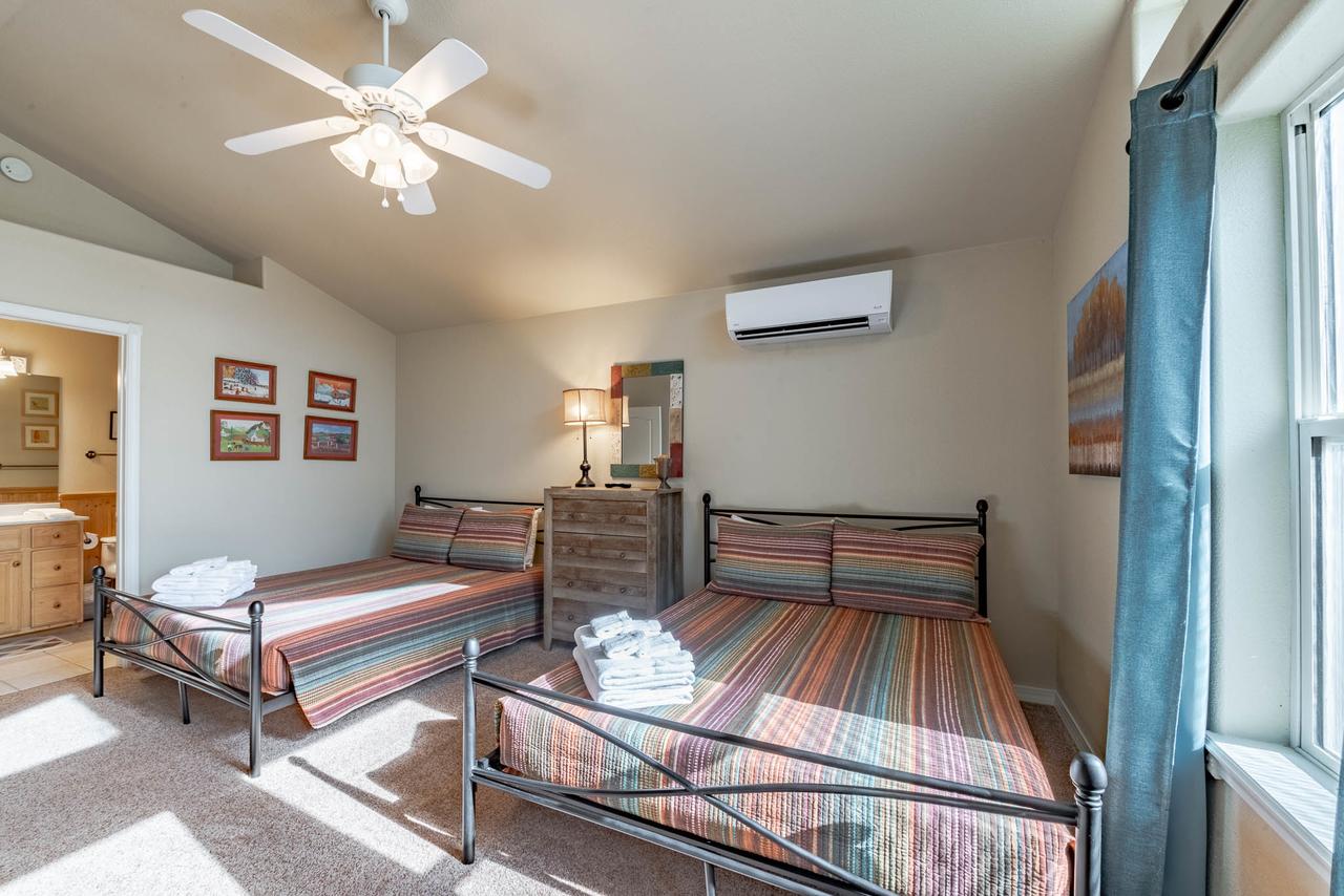 Little Creek Retreat, 4 Bedrooms, Hot Tub, Pet Friendly, Sleeps 10 - thumb 20