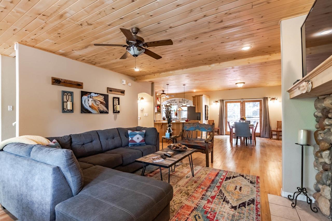 Little Creek Retreat, 4 Bedrooms, Hot Tub, Pet Friendly, Sleeps 10 - thumb 3
