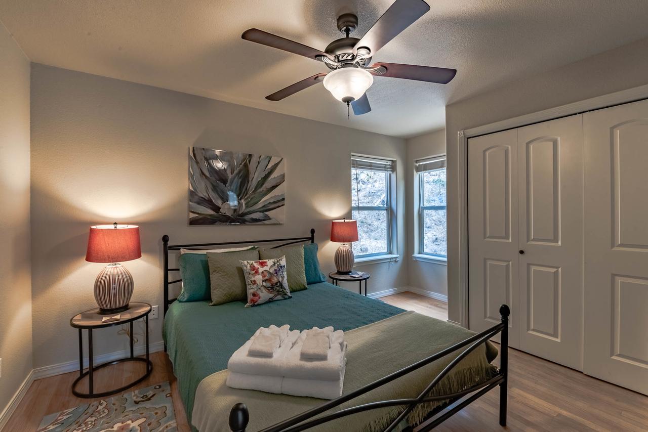 Little Creek Retreat, 4 Bedrooms, Hot Tub, Pet Friendly, Sleeps 10 - thumb 17
