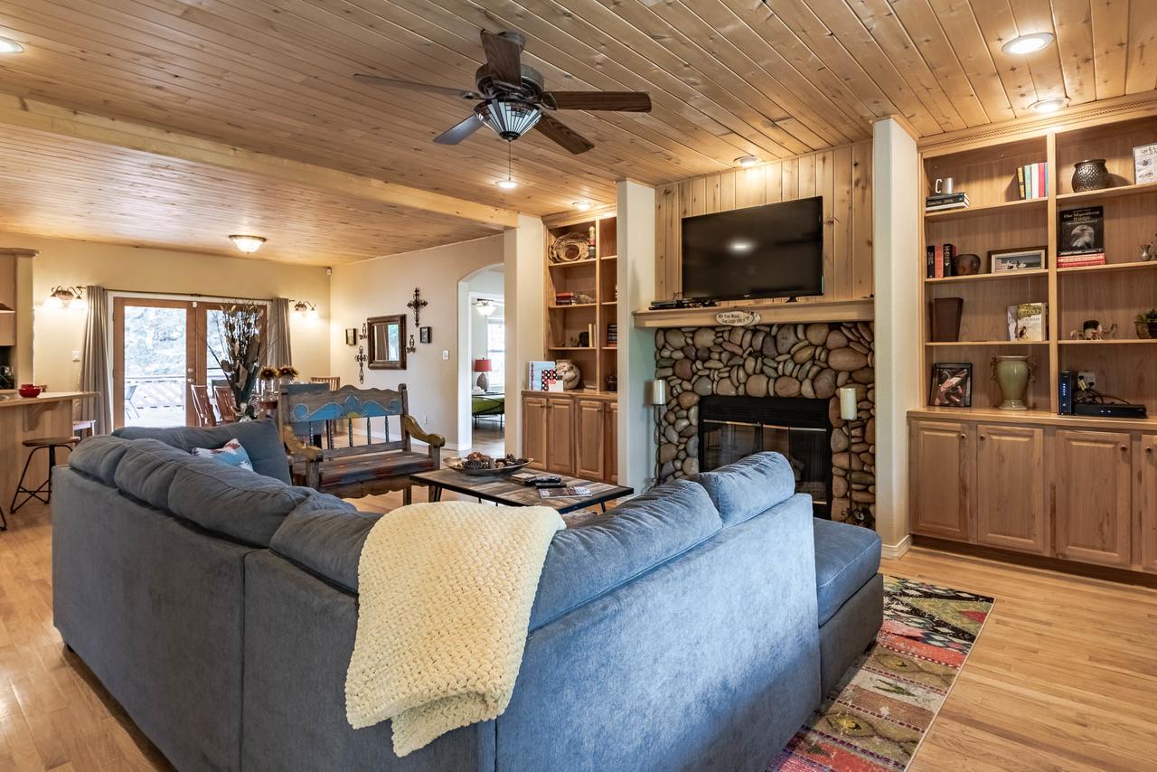 Little Creek Retreat, 4 Bedrooms, Hot Tub, Pet Friendly, Sleeps 10 - thumb 0
