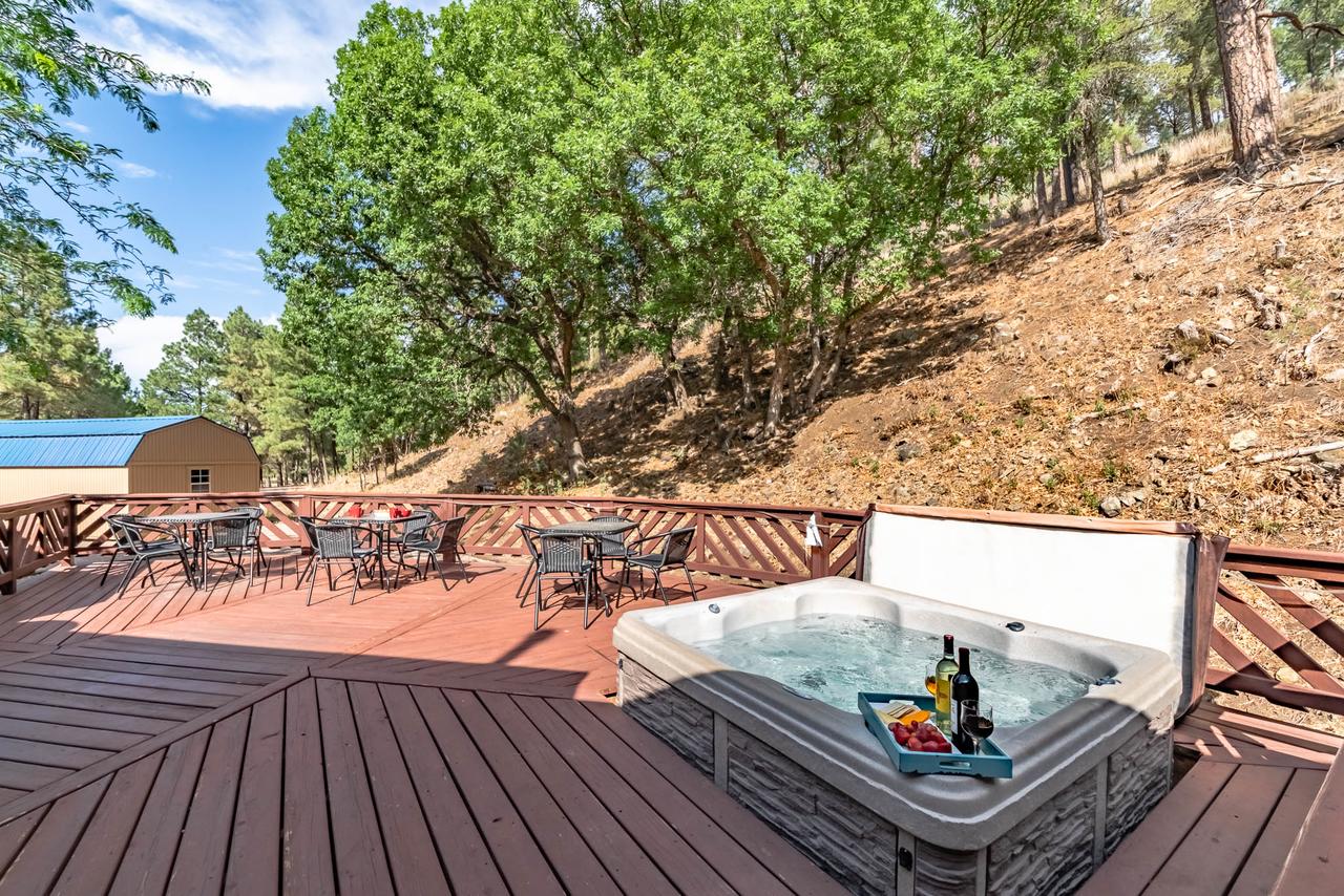 Little Creek Retreat, 4 Bedrooms, Hot Tub, Pet Friendly, Sleeps 10 - thumb 1
