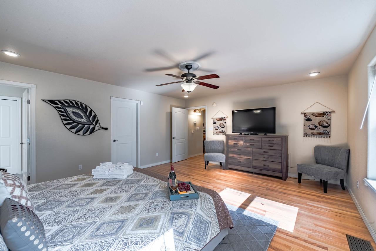 Little Creek Retreat, 4 Bedrooms, Hot Tub, Pet Friendly, Sleeps 10 - thumb 10