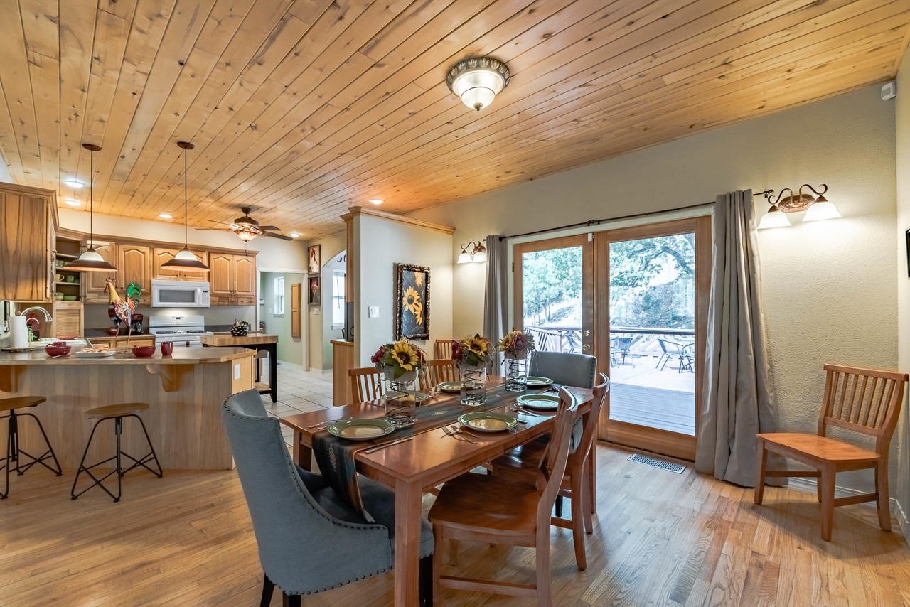Little Creek Retreat, 4 Bedrooms, Hot Tub, Pet Friendly, Sleeps 10 - thumb 4