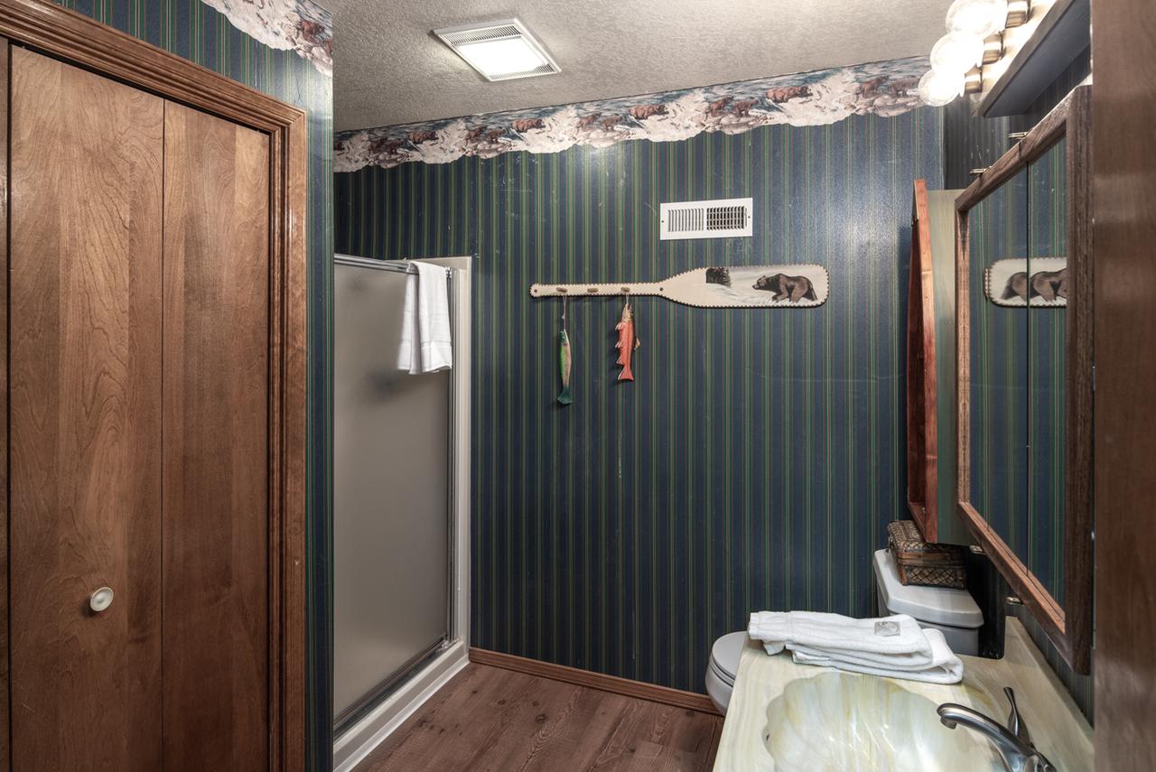 Majestic Retreat, 4 Bedrooms, Fireplace, Jetted Tub, Foosball, Sleeps 16 - thumb 25
