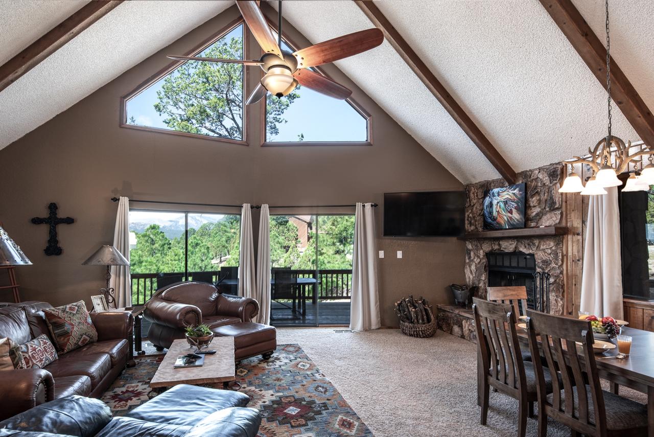 Majestic Retreat, 4 Bedrooms, Fireplace, Jetted Tub, Foosball, Sleeps 16 - thumb 3