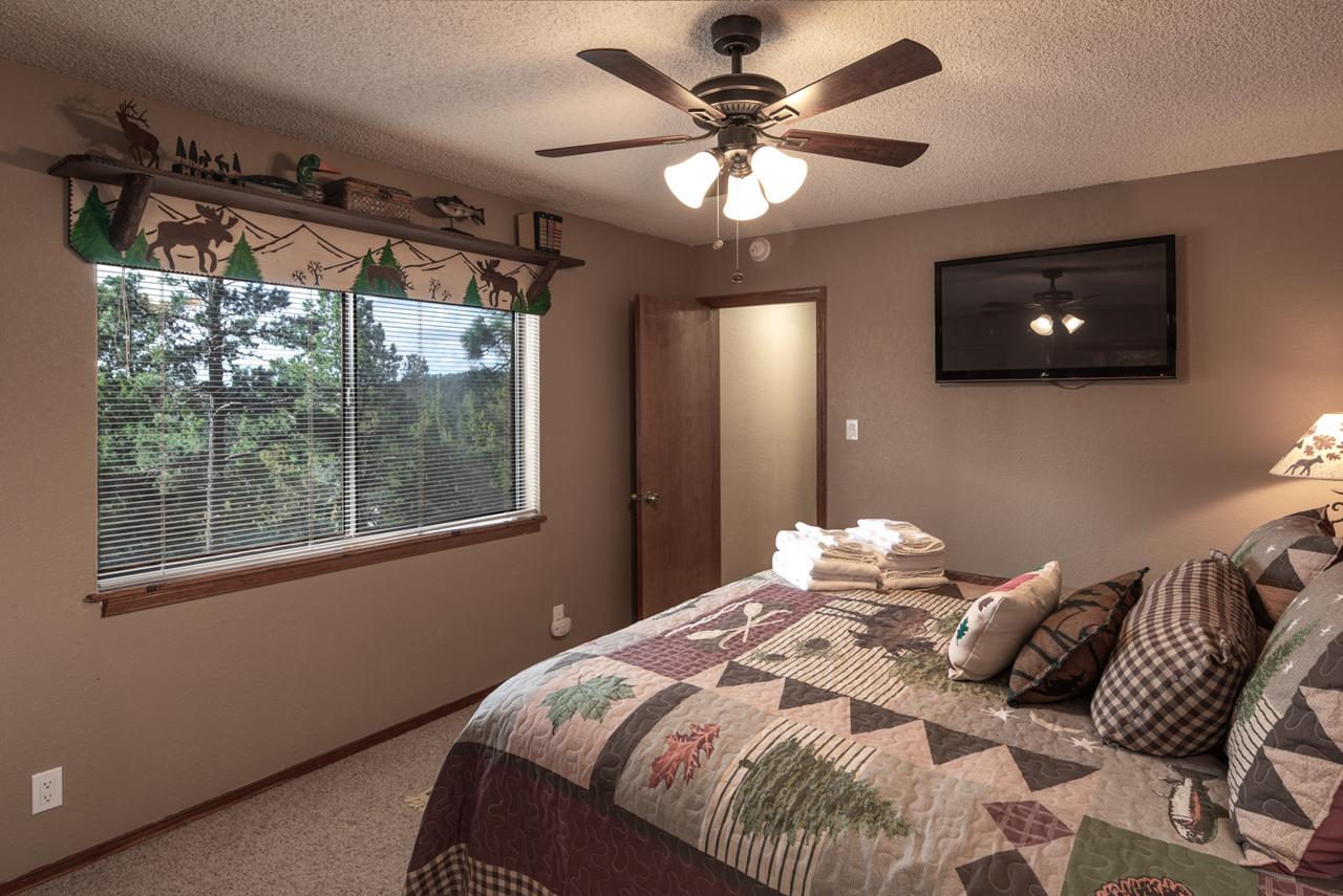 Majestic Retreat, 4 Bedrooms, Fireplace, Jetted Tub, Foosball, Sleeps 16 - thumb 24