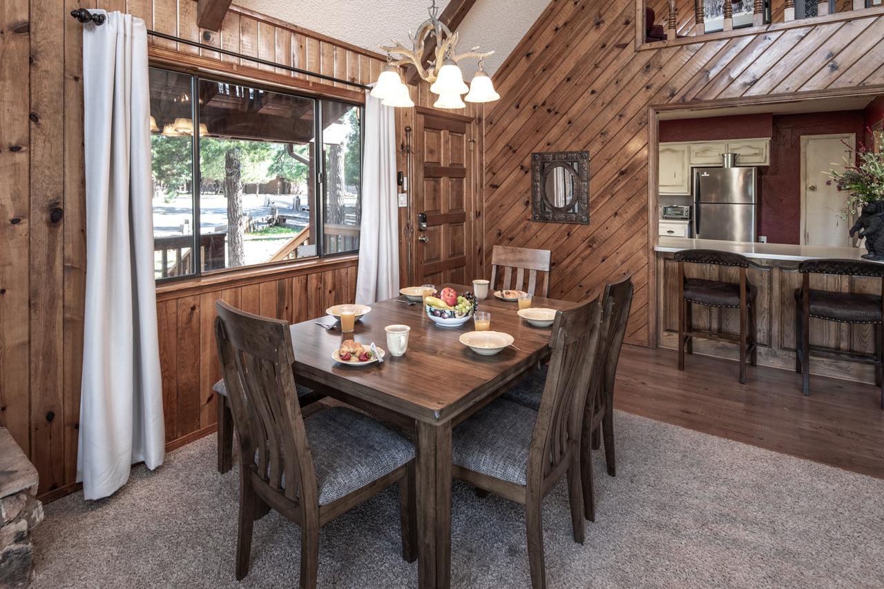 Majestic Retreat, 4 Bedrooms, Fireplace, Jetted Tub, Foosball, Sleeps 16 - thumb 5
