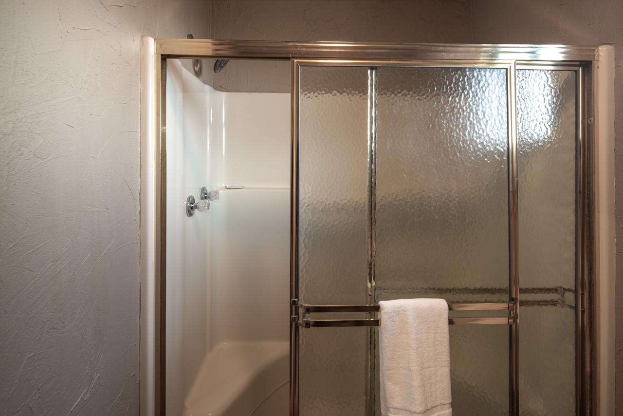 Majestic Retreat, 4 Bedrooms, Fireplace, Jetted Tub, Foosball, Sleeps 16 - thumb 18