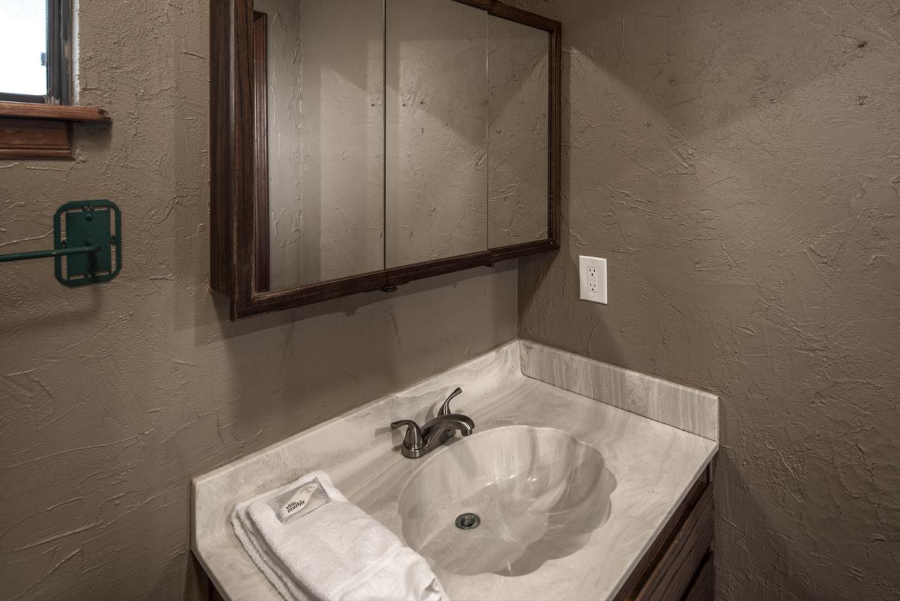 Majestic Retreat, 4 Bedrooms, Fireplace, Jetted Tub, Foosball, Sleeps 16 - thumb 19