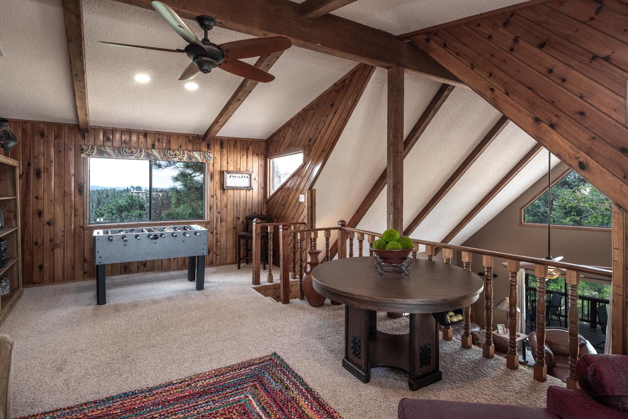 Majestic Retreat, 4 Bedrooms, Fireplace, Jetted Tub, Foosball, Sleeps 16 - thumb 10