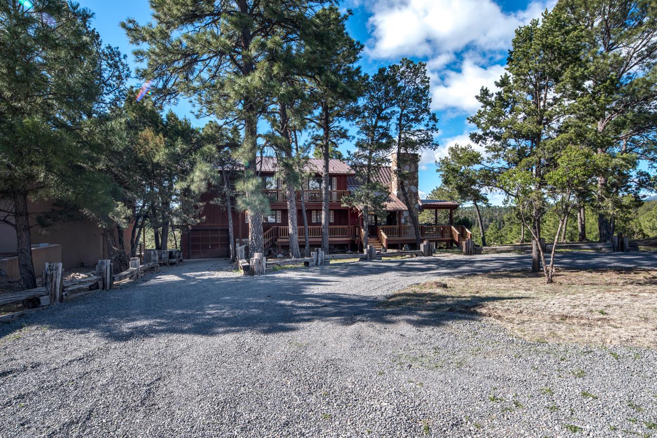 Majestic Retreat, 4 Bedrooms, Fireplace, Jetted Tub, Foosball, Sleeps 16 - thumb 32