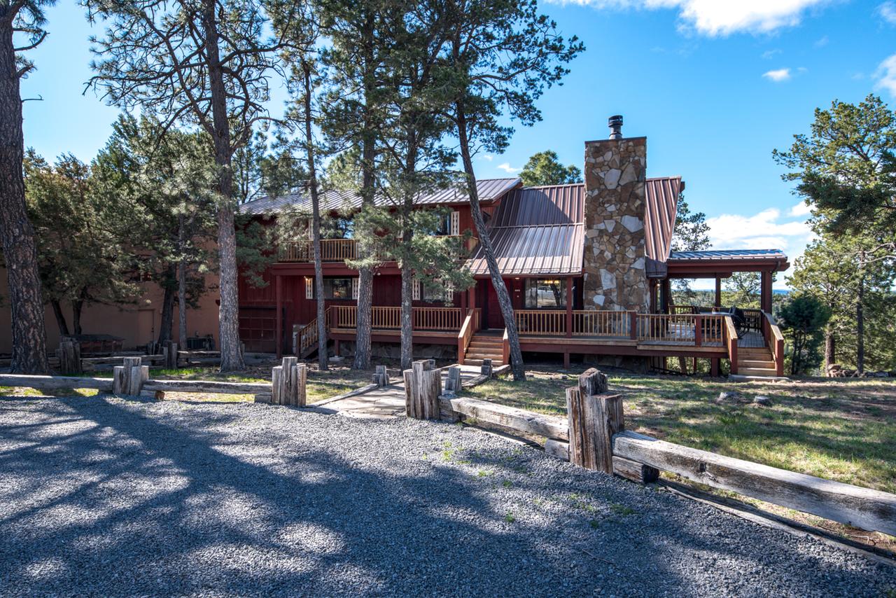 Majestic Retreat, 4 Bedrooms, Fireplace, Jetted Tub, Foosball, Sleeps 16 - thumb 33