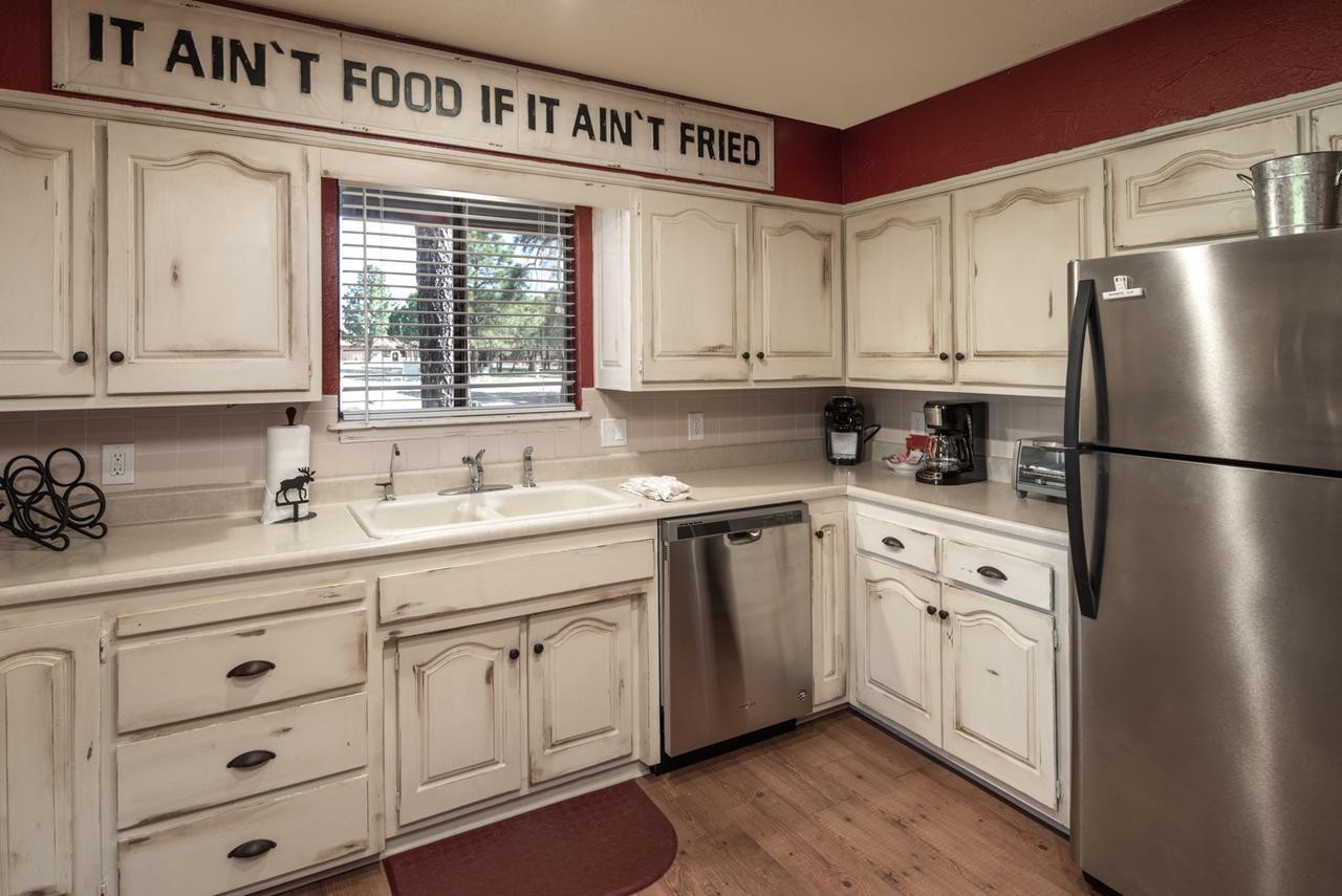 Majestic Retreat, 4 Bedrooms, Fireplace, Jetted Tub, Foosball, Sleeps 16 - thumb 7