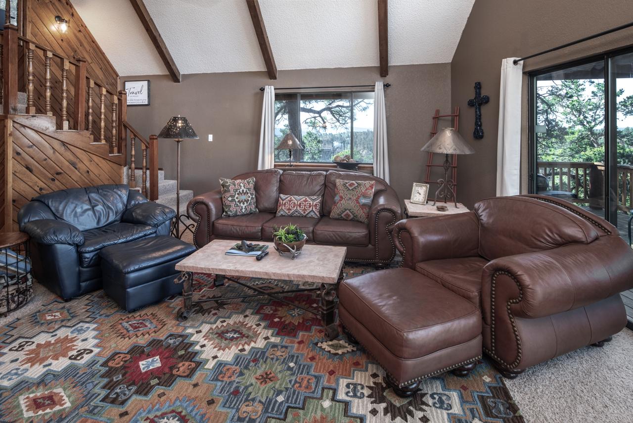 Majestic Retreat, 4 Bedrooms, Fireplace, Jetted Tub, Foosball, Sleeps 16 - thumb 2