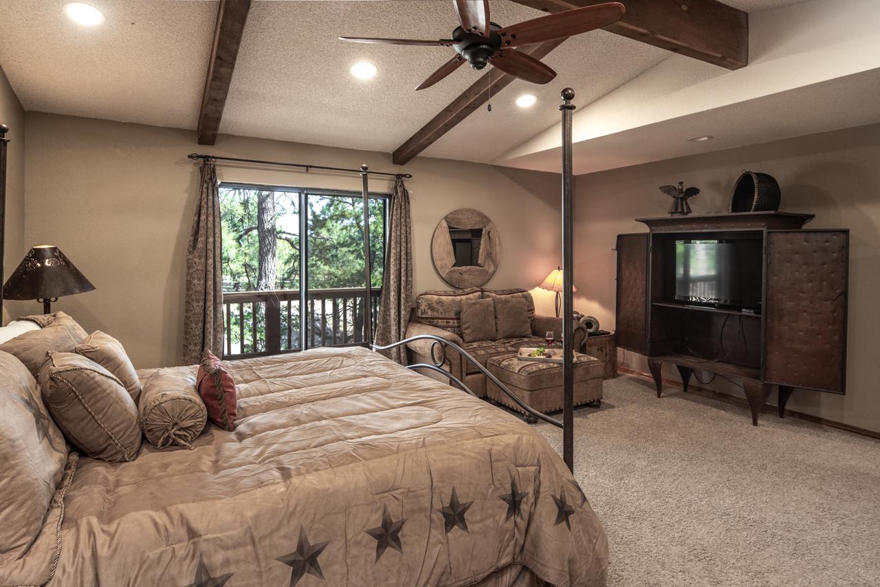 Majestic Retreat, 4 Bedrooms, Fireplace, Jetted Tub, Foosball, Sleeps 16 - thumb 12
